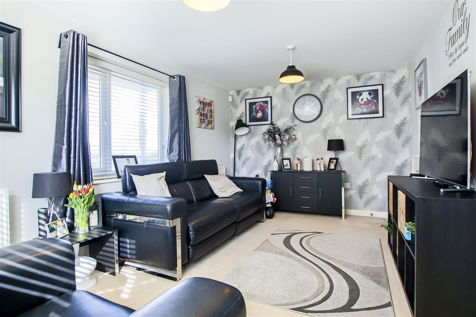 4 Bed Semi-detached House For Sale - Main Image